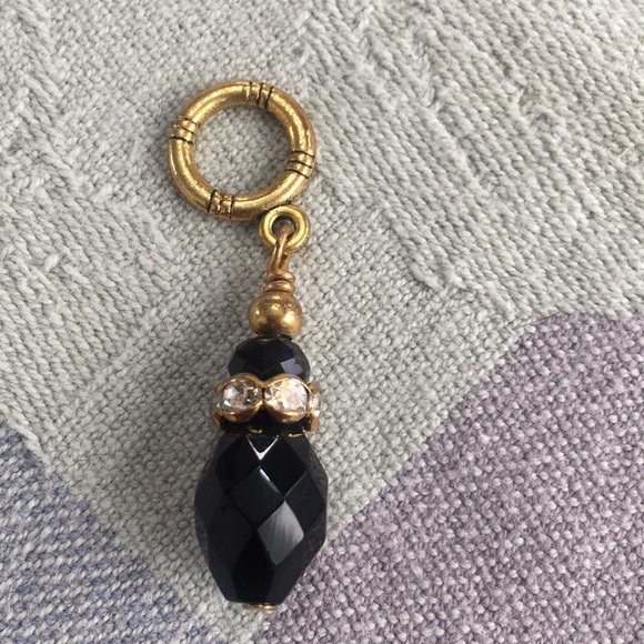 *Black crystal pendant - Picture 1 of 2